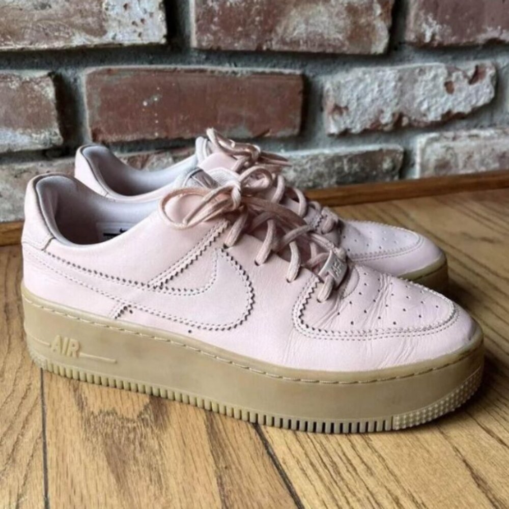 NIKE AIR FORCE W AF1  8.5   SAGE LOW LX Washed Coral